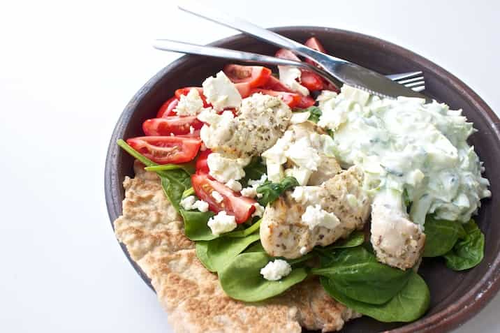 graesk-kylling-tzatziki-fladbroed-1