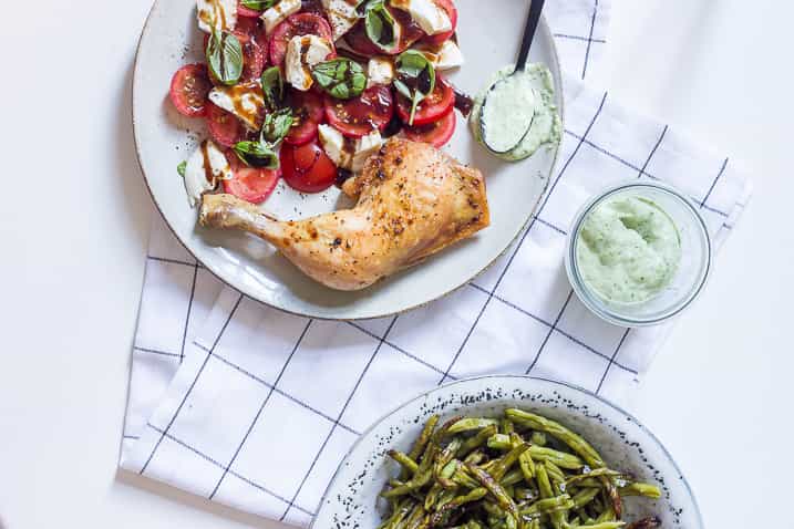 kylling-pestomayo-boennefritter-tomatsalat-2